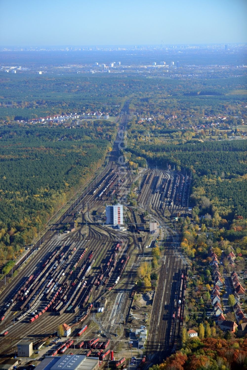 Neuseddin aus der Vogelperspektive: Gelände des Güter- und Rangierbanhofs der Deutschen Bahn in Seddin im Bundeslande Brandenburg