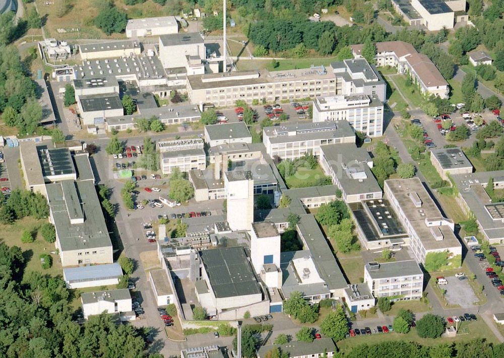 Luftbild Berlin - Zehlendorf - Gelände des Hahn - Meitner - Institutes an der Glienicker Straße in Berlin - Zehlendorf