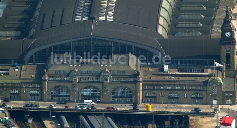 Luftbild Hamburg - Gelände des Hauptbahnhof der Deutschen Bahn in der Innenstadt von Hamburg