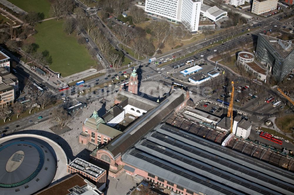 Wiesbaden von oben - Gelände am Hauptbahnhof der Deutschen Bahn in Wiesbaden im Bundesland Hessen