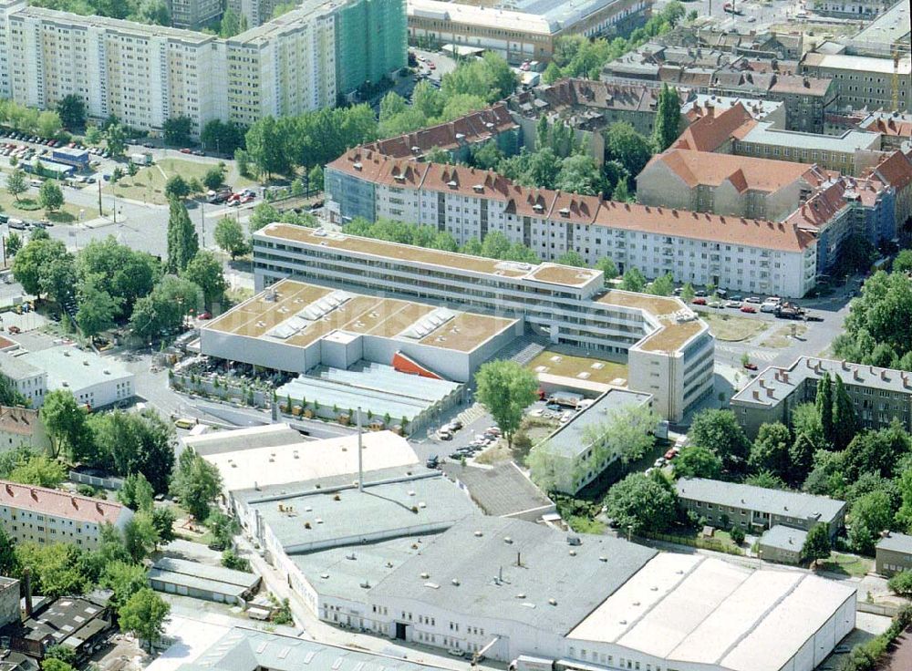 Luftbild Berlin - Weißensee - Gelände der HENGST - Filterwerke an der Ostseestraße in Berlin-Weißensee (Baumarkt OBI-Vermietung).