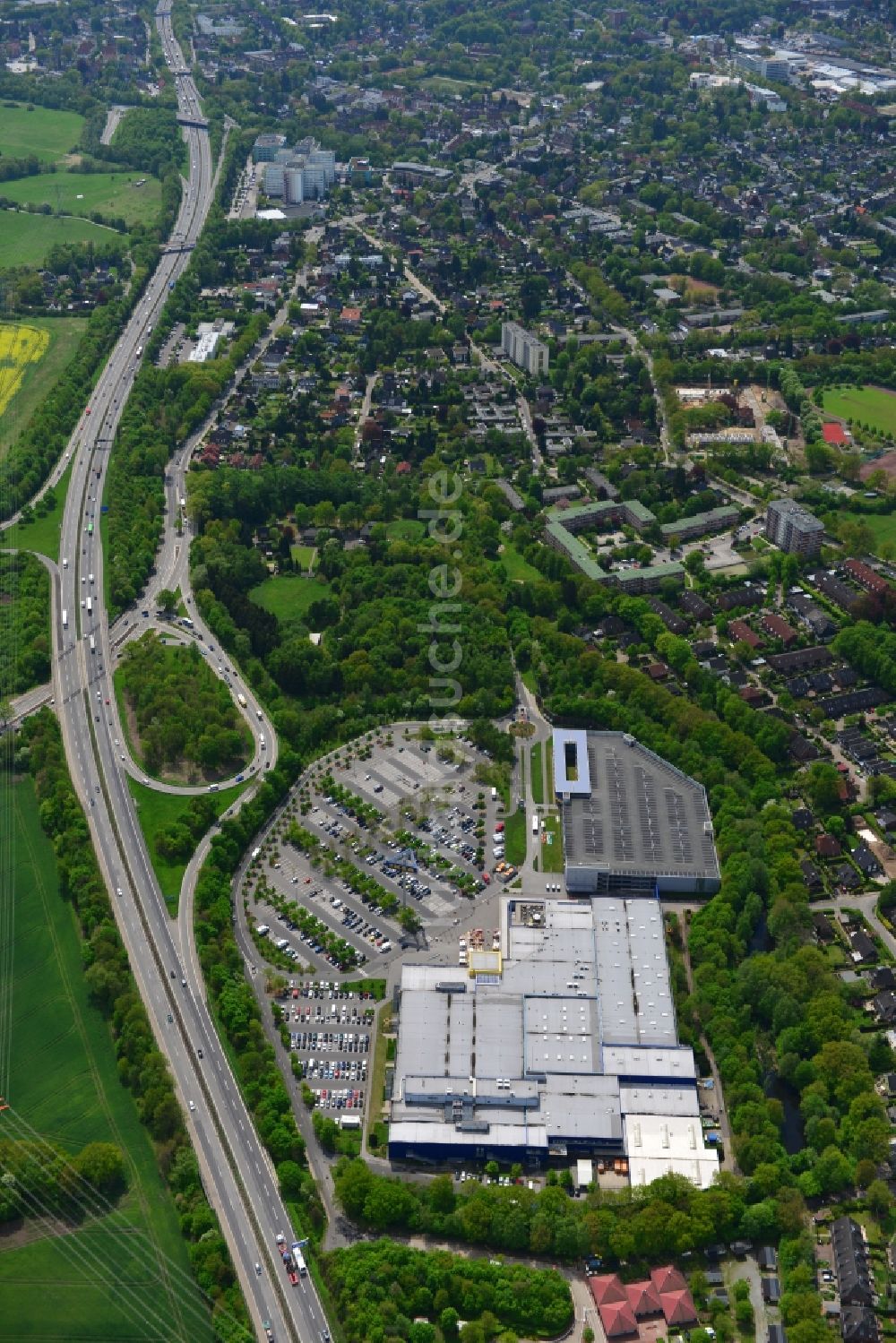 Hamburg Schnelsen von oben - Gelände des IKEA- Möbelhaus und Einrichtungshaus am Wunderbrunnen an der Autobahnabfahrt der BAB A7 Schnelsen - Nord in Hamburg