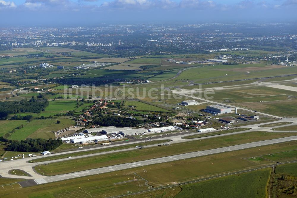 Schönefeld aus der Vogelperspektive: Gelände der ILA Berlin Air Show am Gelände des neuen Flughafens BER / BBI BERLIN BRANDENBURG AIRPORT Willi Brandt in Schönefeld im Bundesland Brandenburg