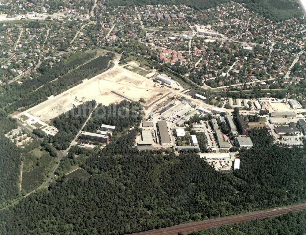 Luftaufnahme Berlin - Köpenick - Gelände des Innovationsparkes Wuhlheide am S-Bahnhof Berlin - Wuhlheide.