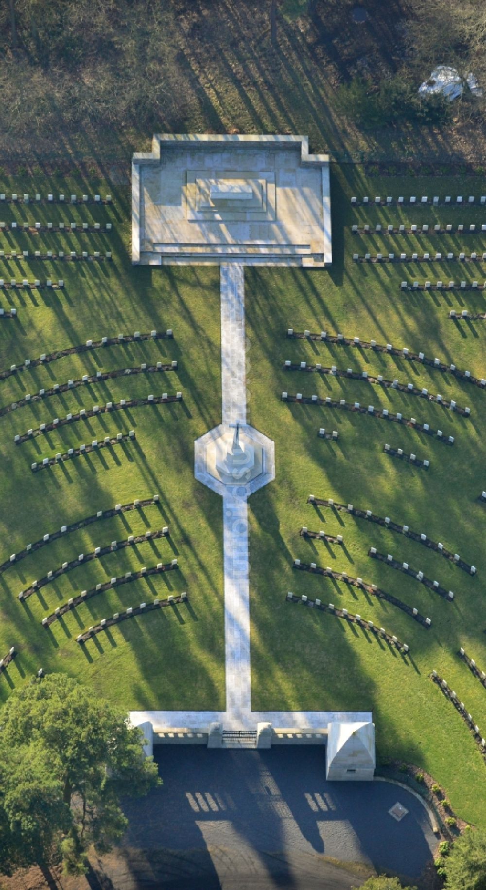 Luftaufnahme Stahnsdorf - Gelände des italienischen und des britischen Soldatenfriedhof auf dem Südwestkirchhof in Stahnsdorf in Brandenburg