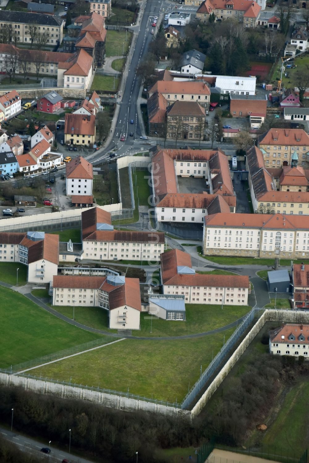 Bayreuth aus der Vogelperspektive: Gelände der Justizvollzugsanstalt JVA in Bayreuth im Bundesland Bayern