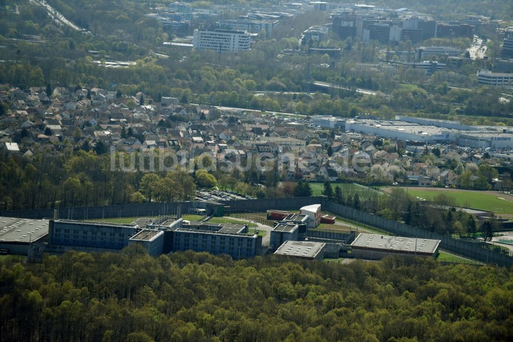 Luftbild Bois-d'Arcy - Gelände der Justizvollzugsanstalt JVA in Bois-d'Arcy in Ile-de-France, Frankreich