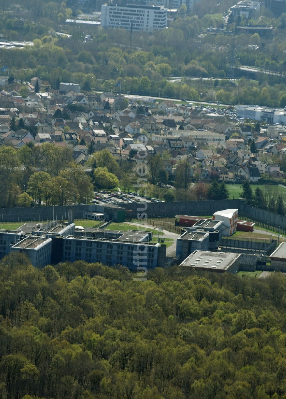 Luftaufnahme Bois-d'Arcy - Gelände der Justizvollzugsanstalt JVA in Bois-d'Arcy in Ile-de-France, Frankreich