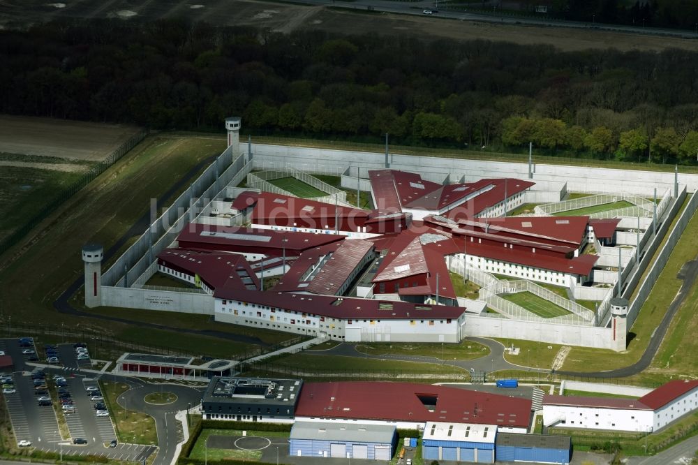 Lens Vendin-le-Vieil aus der Vogelperspektive: Gelände der Justizvollzugsanstalt JVA in Lens Vendin-le-Vieil in Nord-Pas-de-Calais Picardie, Frankreich