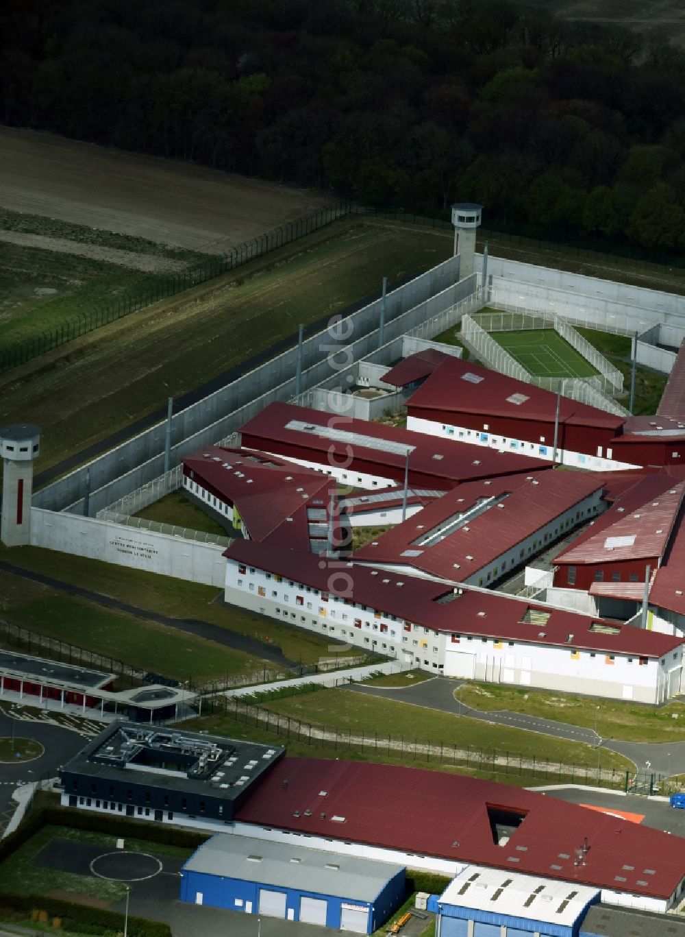 Lens Vendin-le-Vieil von oben - Gelände der Justizvollzugsanstalt JVA in Lens Vendin-le-Vieil in Nord-Pas-de-Calais Picardie, Frankreich