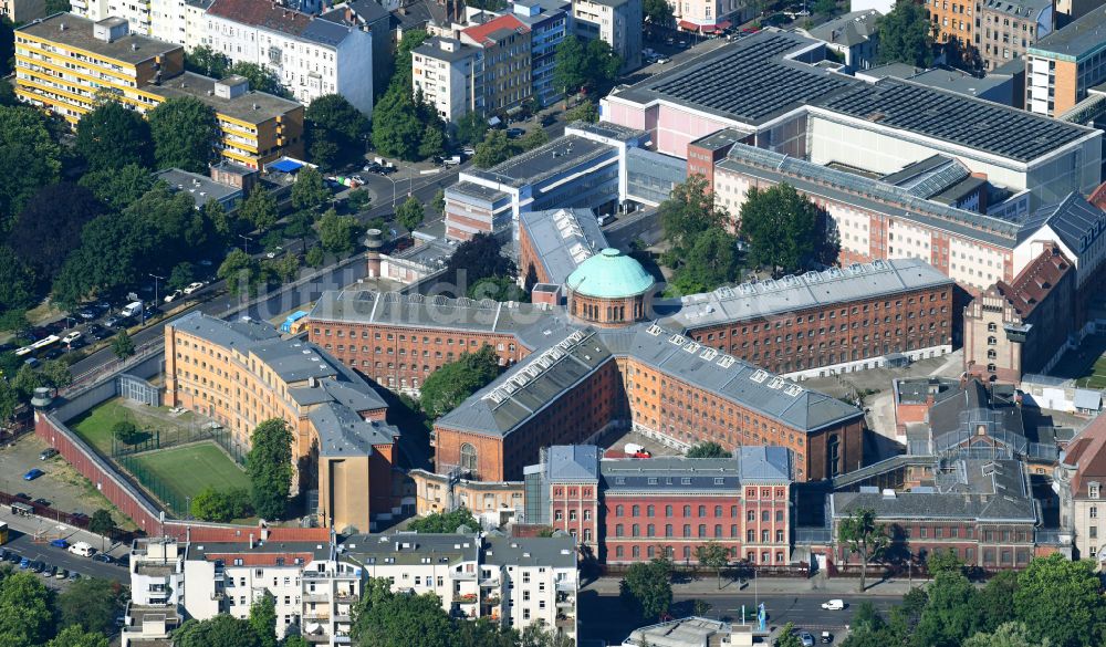 Luftaufnahme Berlin - Gelände der Justizvollzugsanstalt JVA Moabit in Alt-Moabit in Berlin