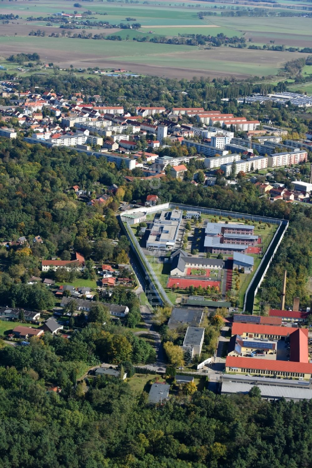 Wriezen von oben - Gelände der Justizvollzugsanstalt JVA an der Schulzendorfer Straße in Wriezen im Bundesland Brandenburg, Deutschland