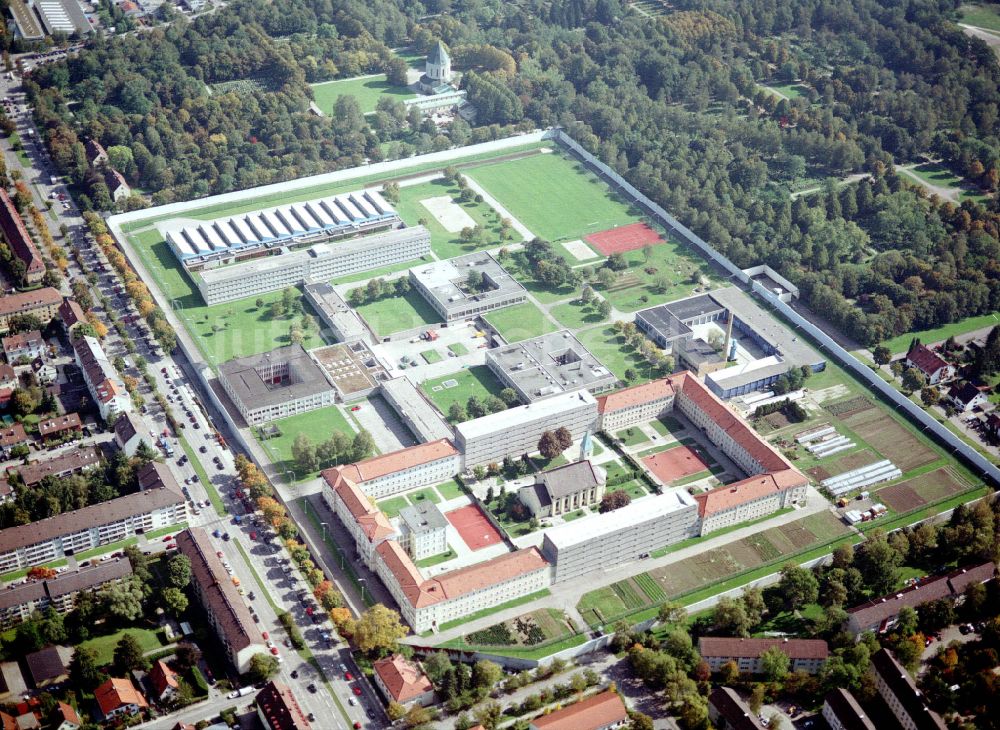 München von oben - Gelände der Justizvollzugsanstalt JVA an der Stadelheimer Straße in München im Bundesland Bayern