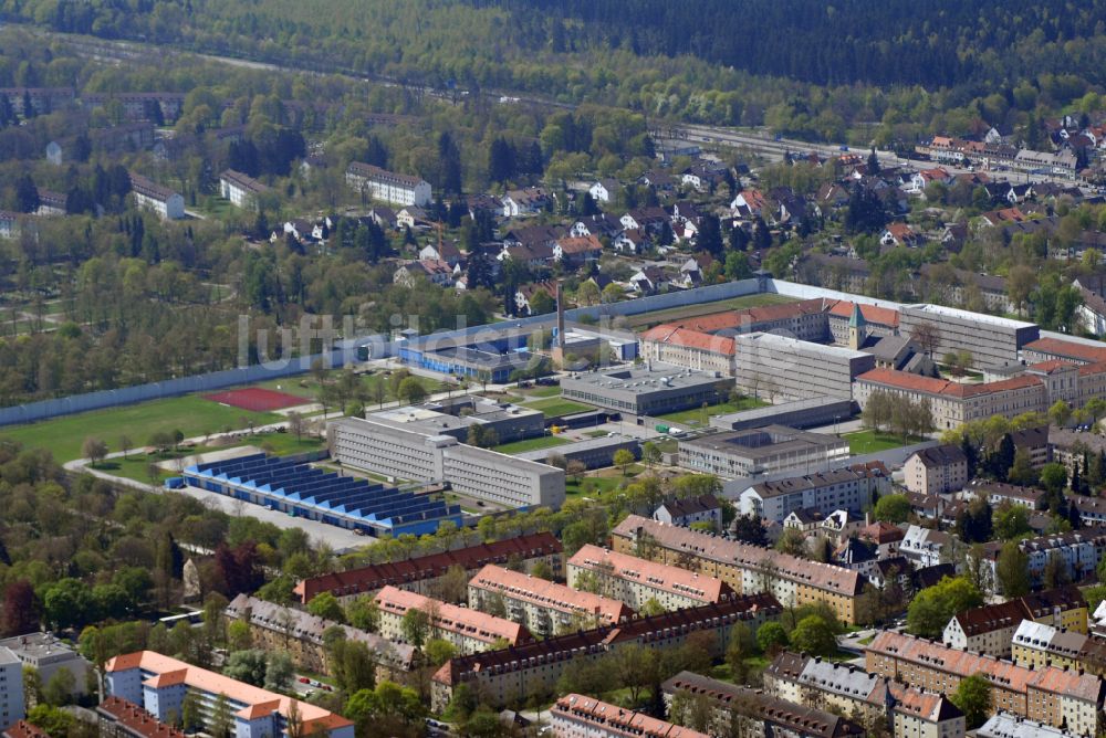 München aus der Vogelperspektive: Gelände der Justizvollzugsanstalt JVA an der Stadelheimer Straße in München im Bundesland Bayern