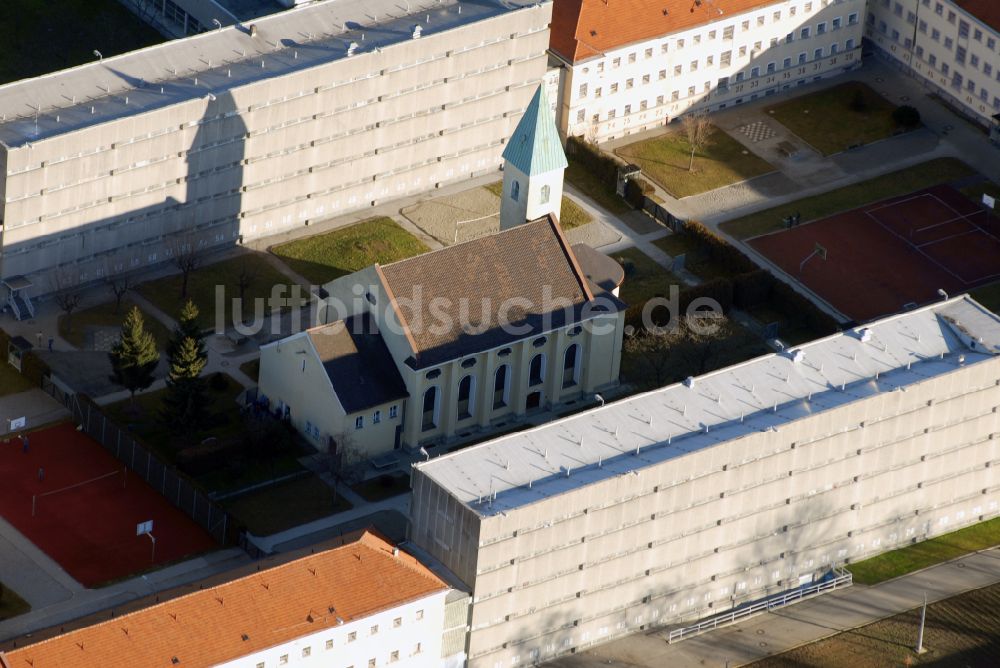 München von oben - Gelände der Justizvollzugsanstalt JVA an der Stadelheimer Straße in München im Bundesland Bayern