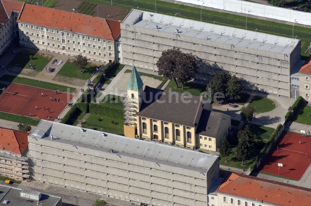 München aus der Vogelperspektive: Gelände der Justizvollzugsanstalt JVA an der Stadelheimer Straße in München im Bundesland Bayern