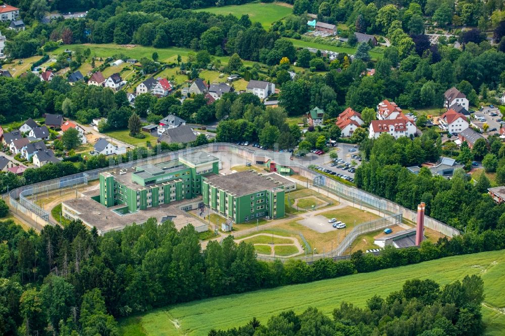 Fröndenberg/Ruhr von oben - Gelände des JVA - Justizvollzugskrankenhaus in Fröndenberg/Ruhr im Bundesland Nordrhein-Westfalen