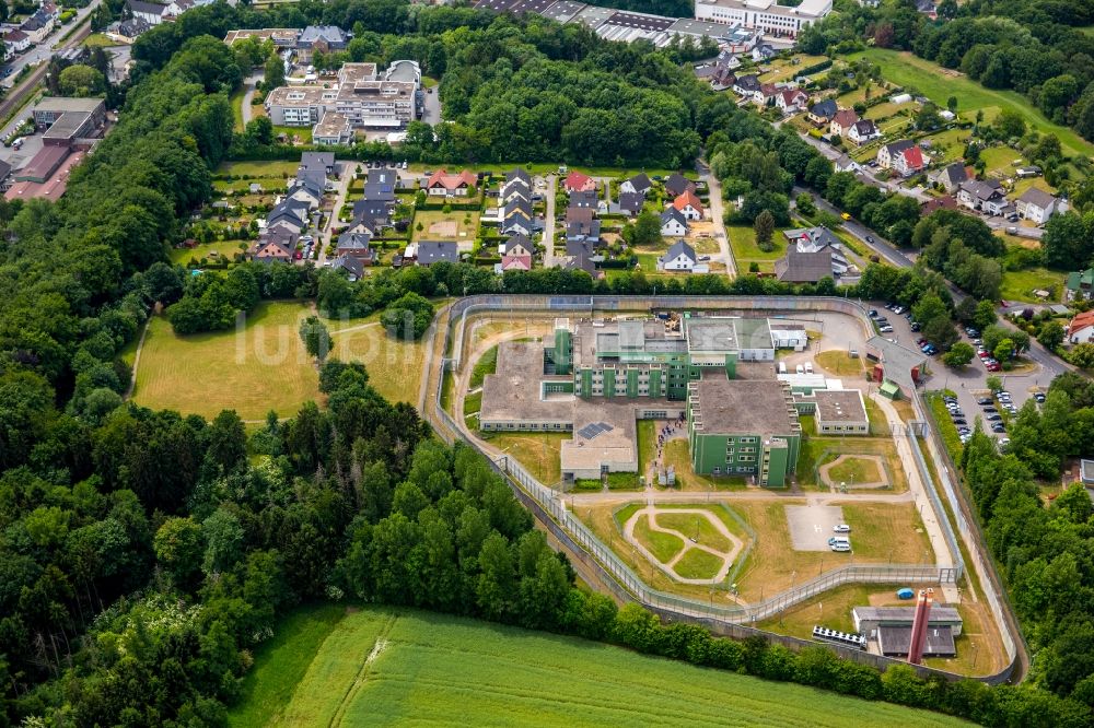 Fröndenberg/Ruhr aus der Vogelperspektive: Gelände des JVA - Justizvollzugskrankenhaus in Fröndenberg/Ruhr im Bundesland Nordrhein-Westfalen