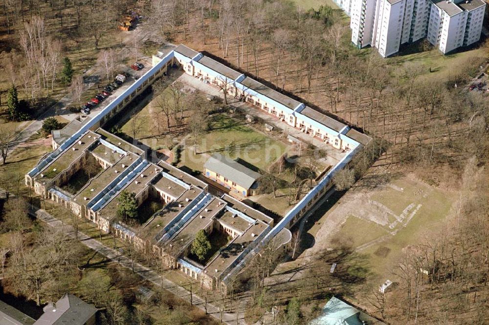 Berlin-Reinickendorf von oben - Gelände der Karl-Bonhoeffer-Nervenklinik am gleichnamigen S-und U-Bahnhof an der Oranienburger Straße / Eichborndamm in Berlin Reinickendorf, nordöstlich des Flughafens Berlin-Tegel