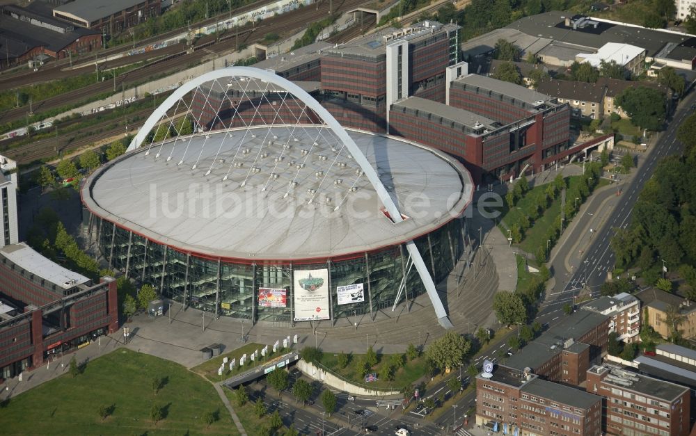 Köln aus der Vogelperspektive: Gelände der Kölnarena / Lanxess Arena am Willy-Brandt-Platz in 50679 Köln - Deutz im Bundesland Nordrhein-Westfalen