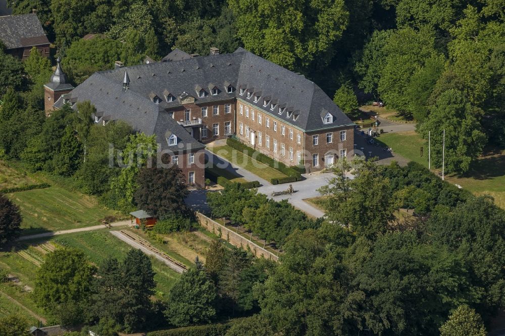 Luftbild Grevenbroich Langwaden - Gelände des Kloster Langwaden bei Grevenbroich in Nordrhein-Westfalen