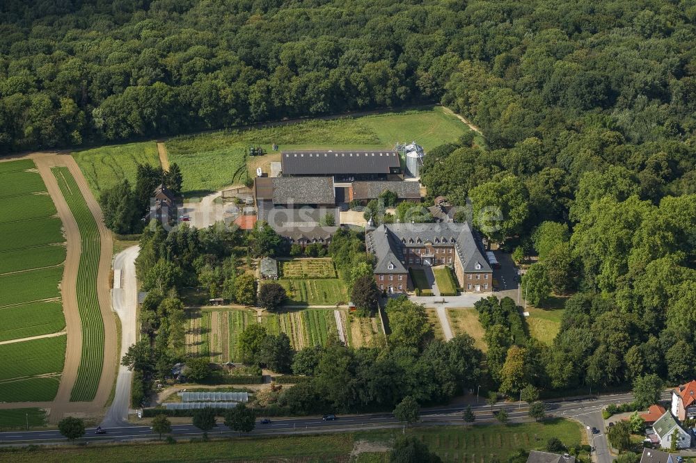 Luftaufnahme Grevenbroich Langwaden - Gelände des Kloster Langwaden bei Grevenbroich in Nordrhein-Westfalen