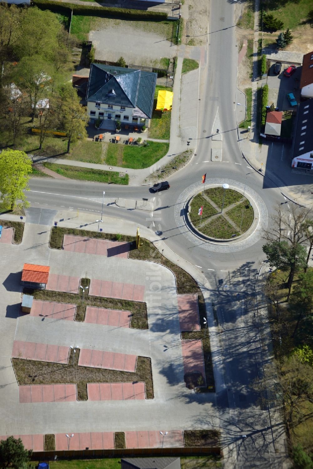 Luftaufnahme Falkensee - Gelände des Kreisverkehr - Ringes am Havelländer Weg / Nauener Straße in Falkensee im Bundesland Brandenburg