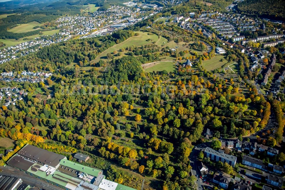 Siegen aus der Vogelperspektive: Gelände des Lindenbergfriedhofes in Siegen im Bundesland Nordrhein-Westfalen