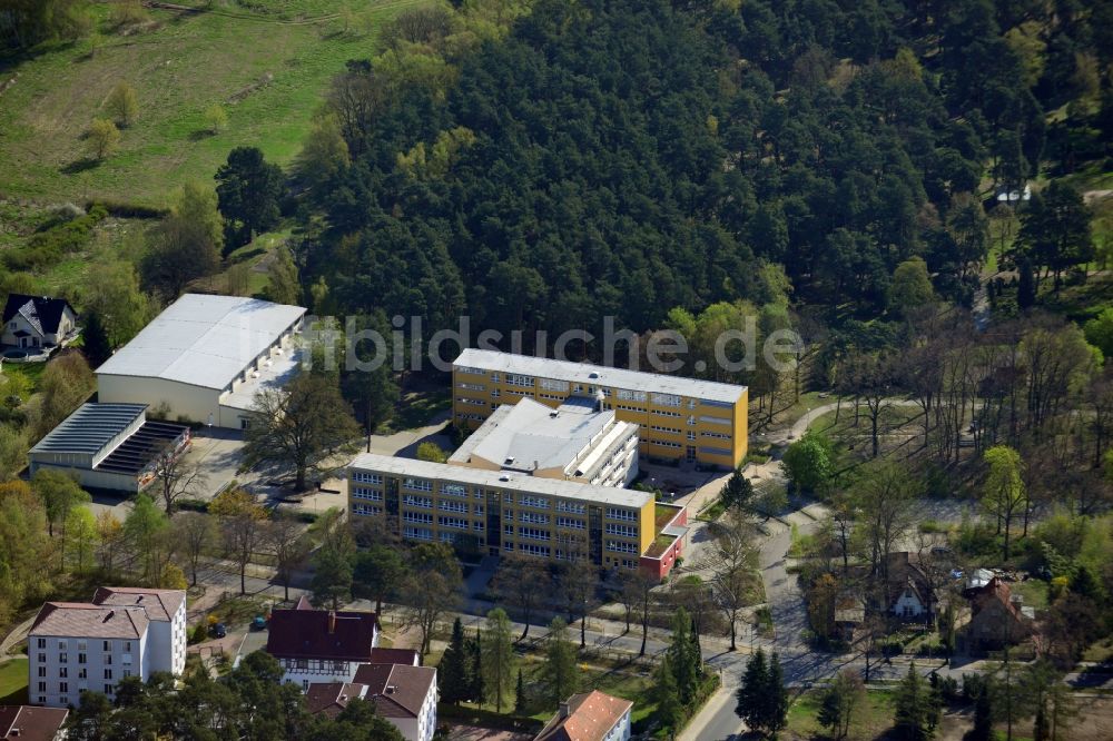 Luftaufnahme Falkensee - Gelände des Lise-Meitner-Gymnasium an der Ruppiner Straße in Falkensee im Bundesland Brandenburg