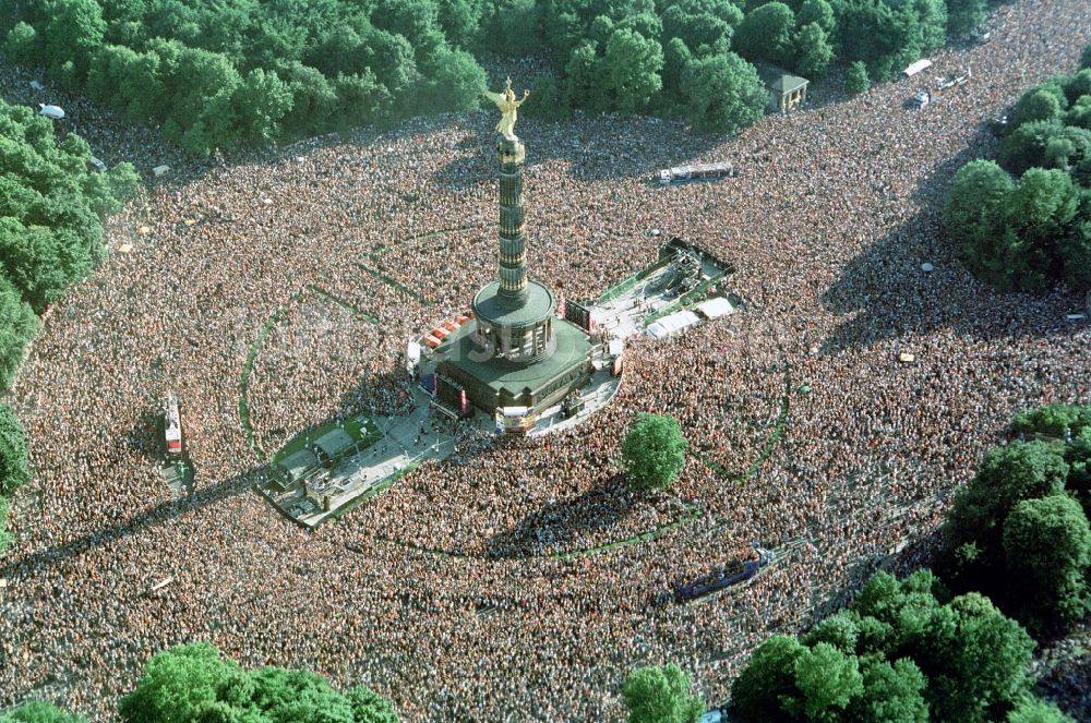 Berlin aus der Vogelperspektive: Gelände des Loveparade Musik- Festival im Ortsteil Tiergarten in Berlin, Deutschland