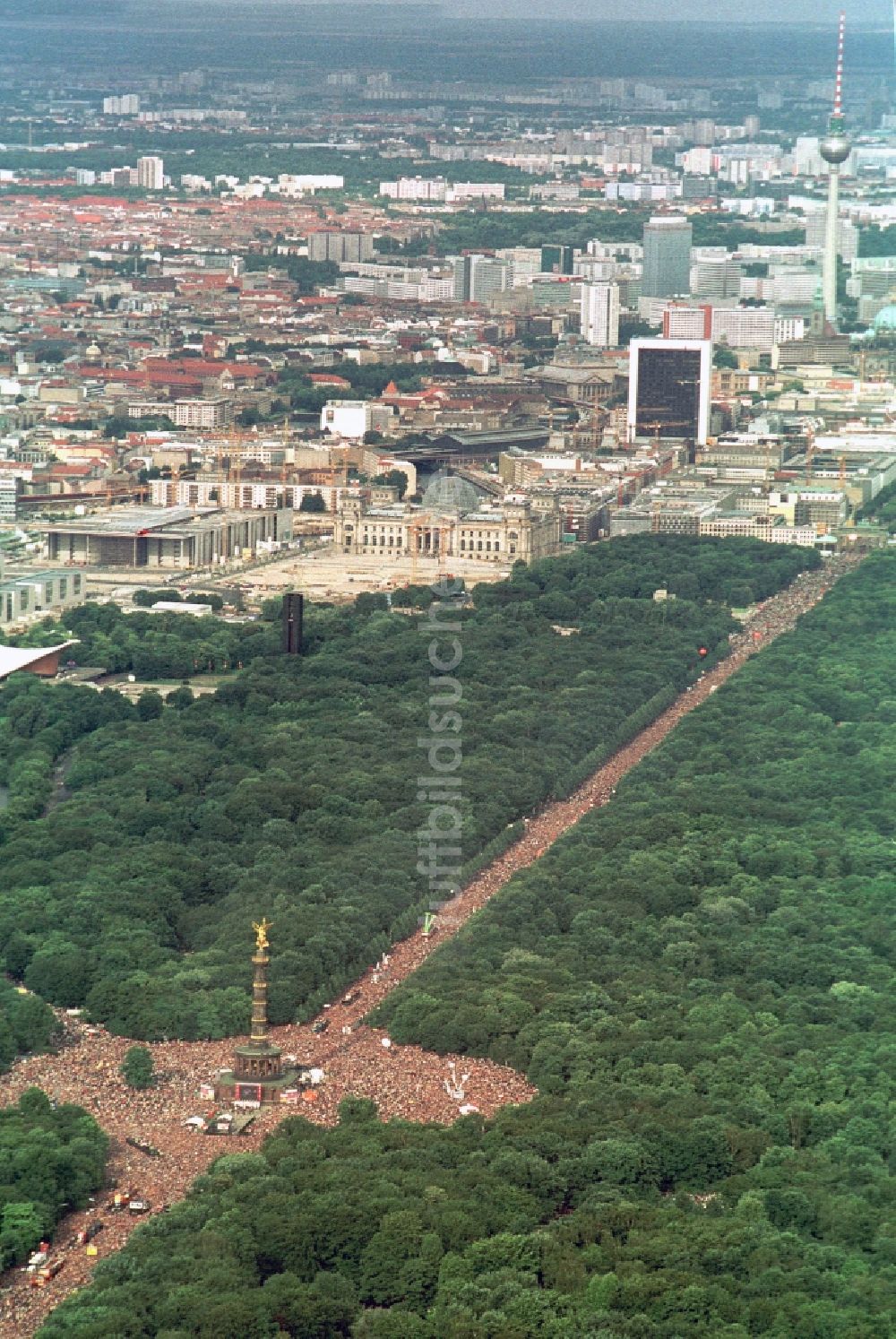 Luftbild Berlin - Gelände des Loveparade Musik- Festival im Ortsteil Tiergarten in Berlin, Deutschland