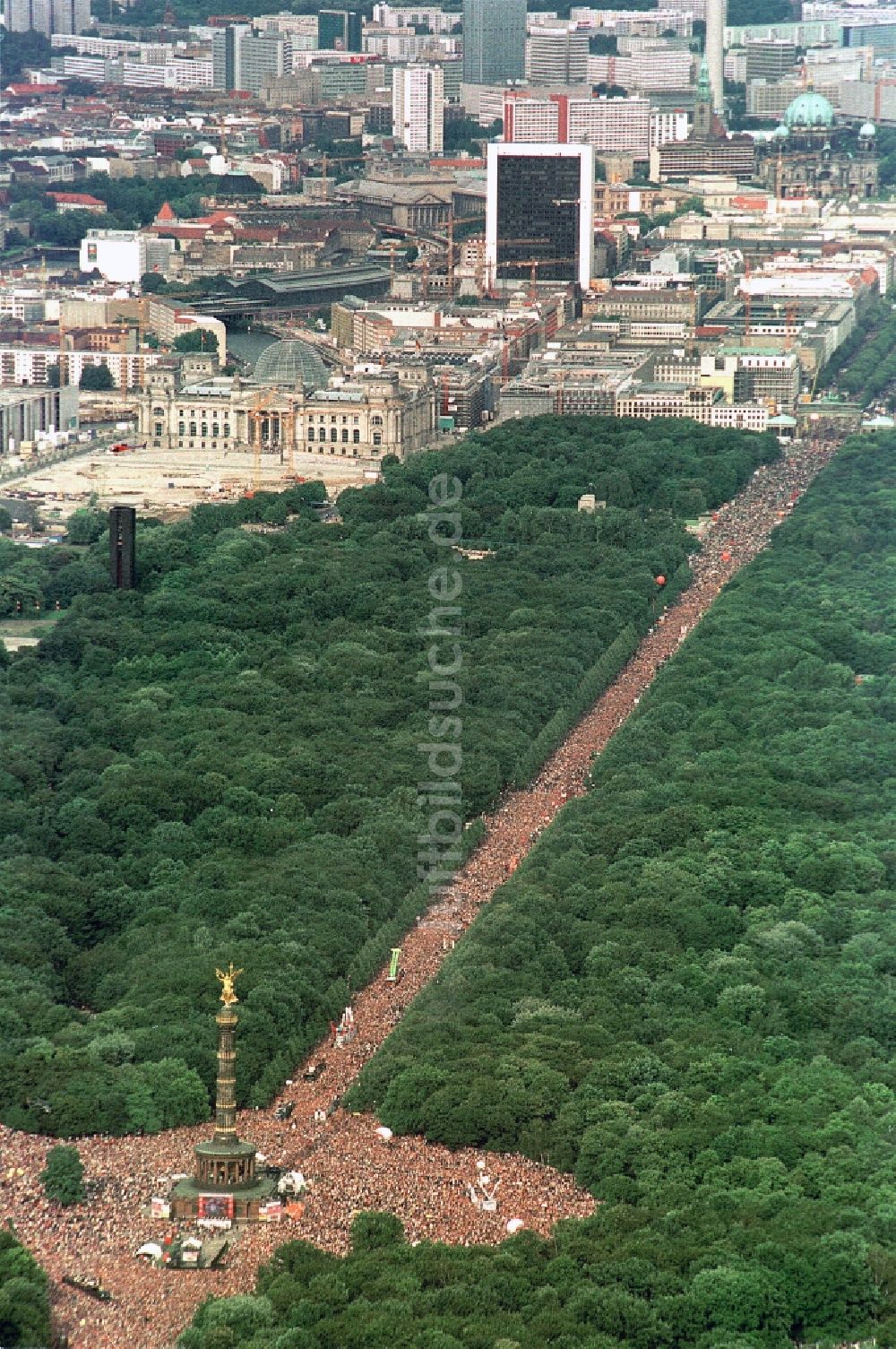 Luftaufnahme Berlin - Gelände des Loveparade Musik- Festival im Ortsteil Tiergarten in Berlin, Deutschland