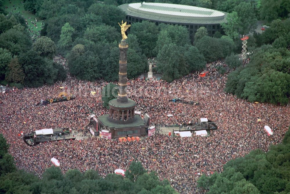 Luftbild Berlin - Gelände des Loveparade Musik- Festival im Ortsteil Tiergarten in Berlin, Deutschland