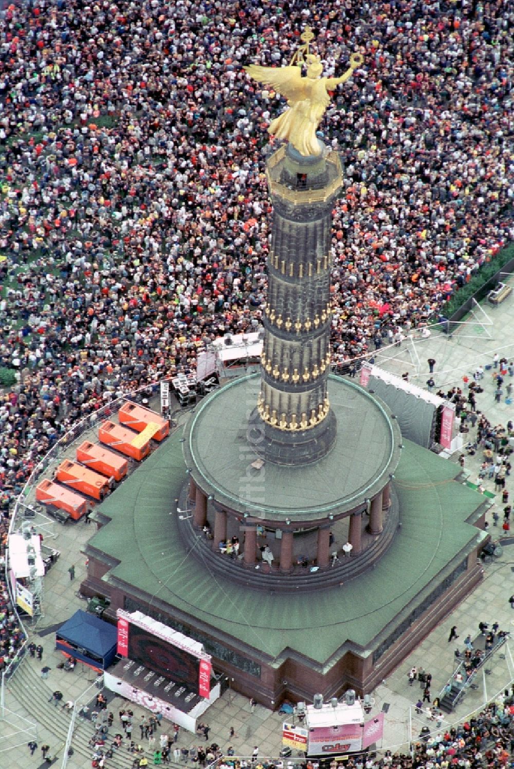 Luftaufnahme Berlin - Gelände des Loveparade Musik- Festival im Ortsteil Tiergarten in Berlin, Deutschland