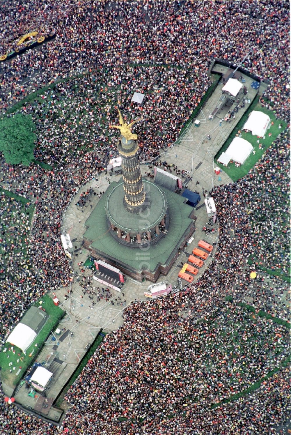 Berlin von oben - Gelände des Loveparade Musik- Festival im Ortsteil Tiergarten in Berlin, Deutschland