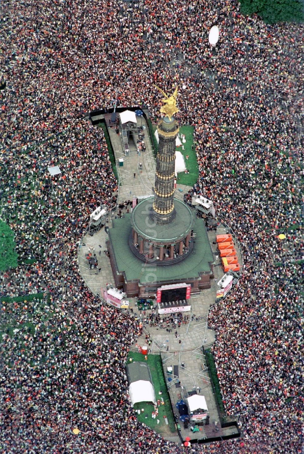 Luftbild Berlin - Gelände des Loveparade Musik- Festival im Ortsteil Tiergarten in Berlin, Deutschland