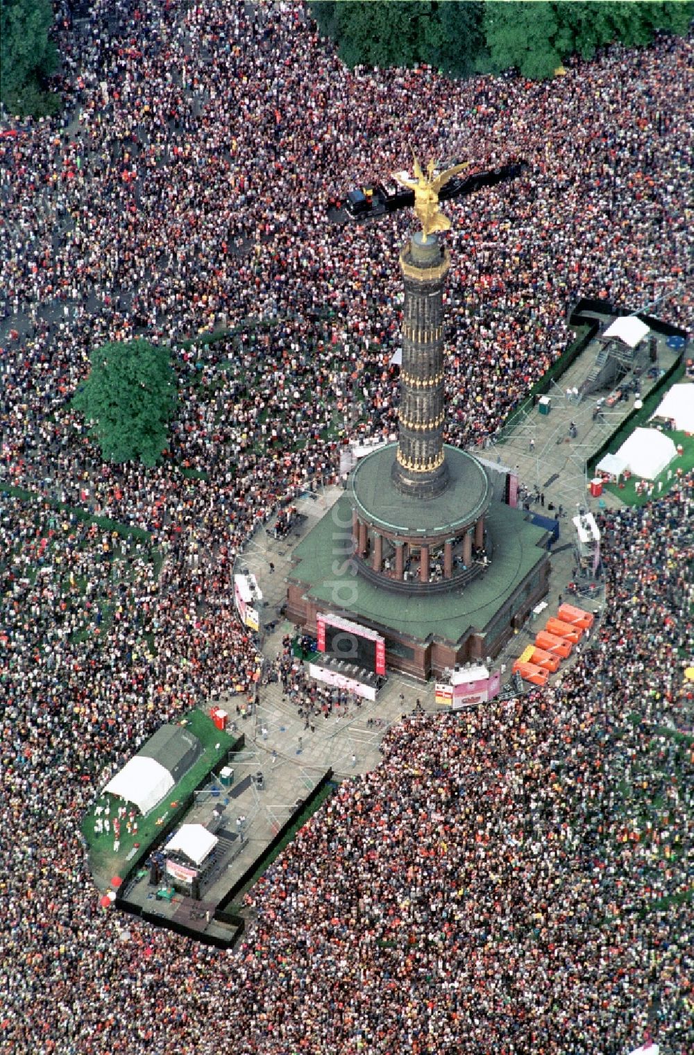 Berlin von oben - Gelände des Loveparade Musik- Festival im Ortsteil Tiergarten in Berlin, Deutschland