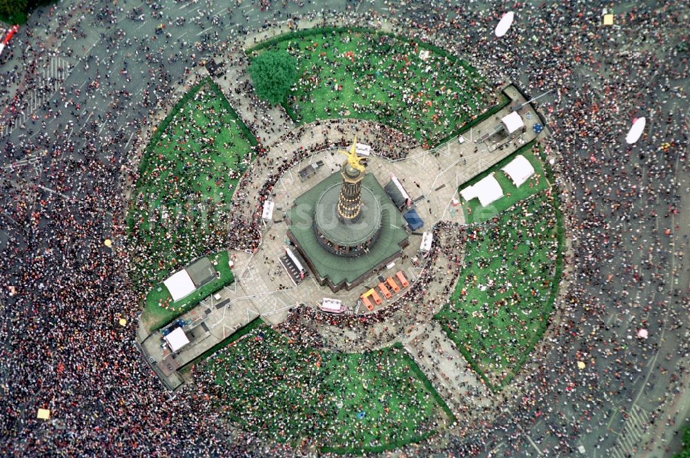 Berlin aus der Vogelperspektive: Gelände des Loveparade Musik- Festival im Ortsteil Tiergarten in Berlin, Deutschland