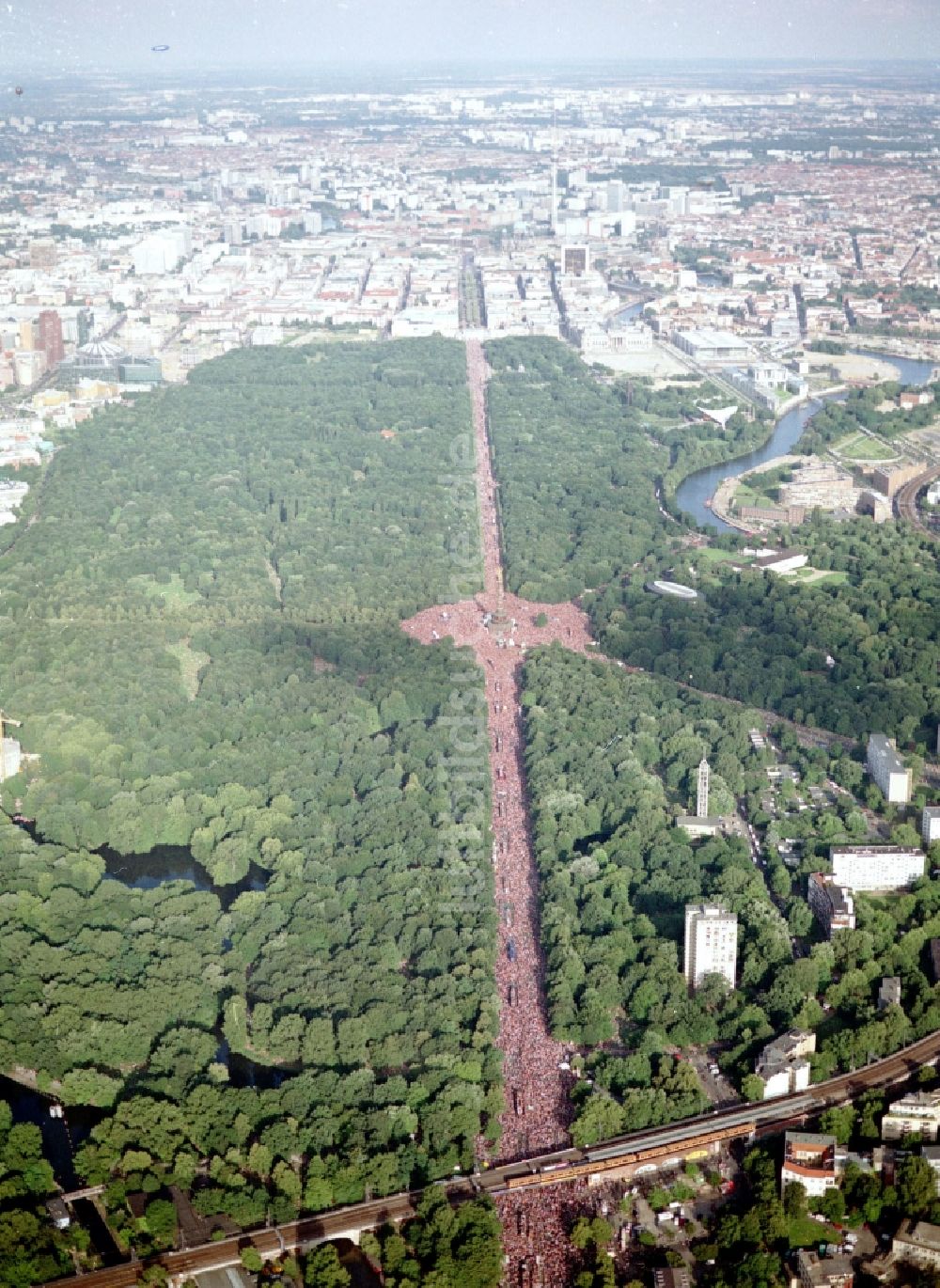 Luftbild Berlin - Gelände des Loveparade Musik- Festival im Ortsteil Tiergarten in Berlin, Deutschland