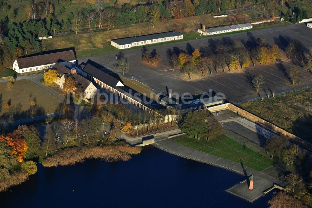 Luftbild Fürstenberg/Havel - Gelände der Mahn- u. Gedenkstätte des ehemaligen KZ Konzentrationslager Ravensbrück in Fürstenberg/Havel im Bundesland Brandenburg