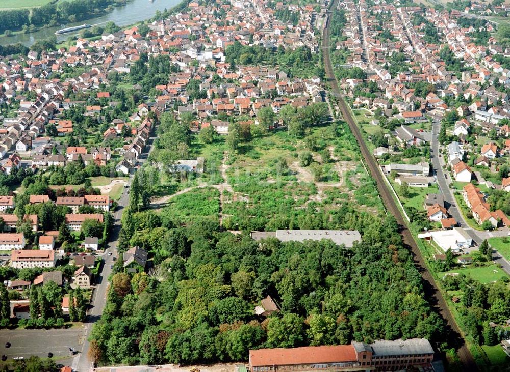 Hanau / Hessen von oben - Gelände der MÜBAU AG an der August-Peukert-Straße / Nähe des Bhf. Hanau-Großraum in Hanau.