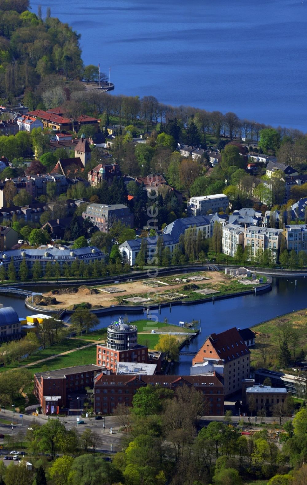 Luftaufnahme Berlin Reinickendorf - Gelände des Medical Park Humboldtmühle und Wohnneubauten am Hafen Tegel in Berlin - Reinickendorf