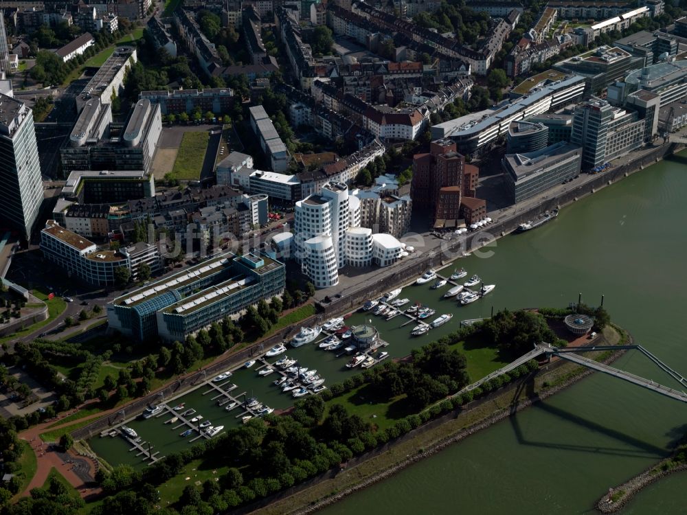 Luftaufnahme Düsseldorf - Gelände des Medienhafen Düsseldorf am Ufer des Rheins im Bundesland Nordrhein-Westfalen