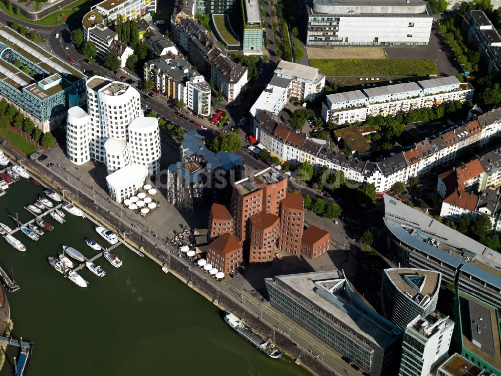 Luftbild Düsseldorf - Gelände des Medienhafen Düsseldorf am Ufer des Rheins im Bundesland Nordrhein-Westfalen