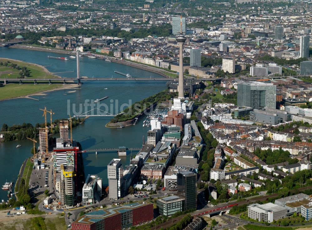 Luftaufnahme Düsseldorf - Gelände des Medienhafen Düsseldorf am Ufer des Rheins im Bundesland Nordrhein-Westfalen