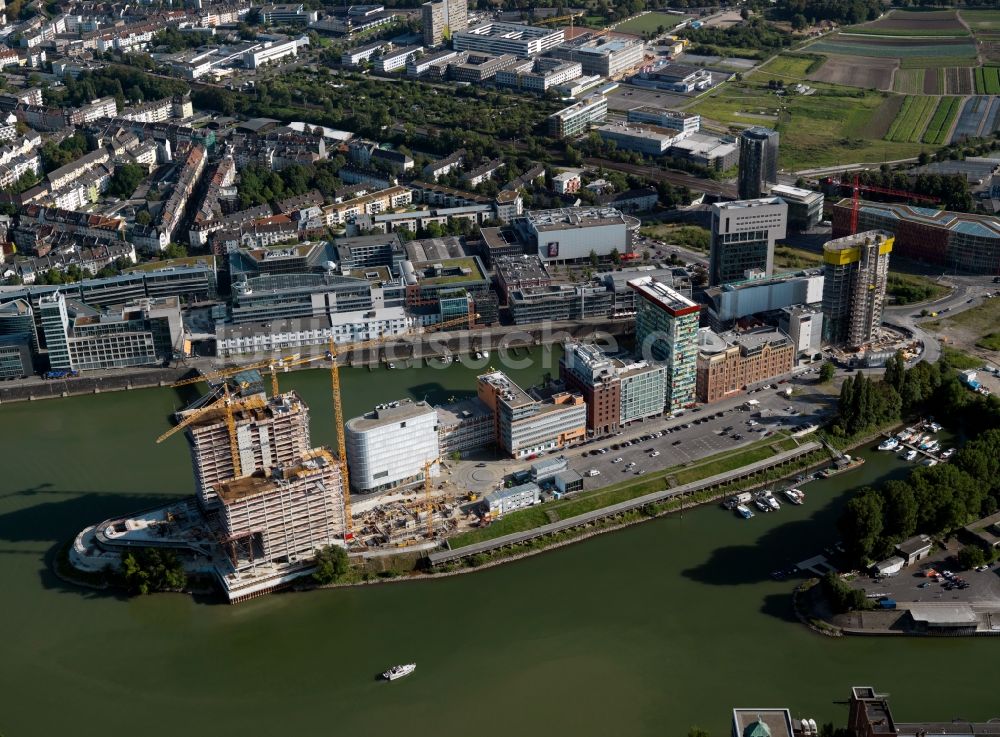 Luftbild Düsseldorf - Gelände des Medienhafen Düsseldorf am Ufer des Rheins im Bundesland Nordrhein-Westfalen