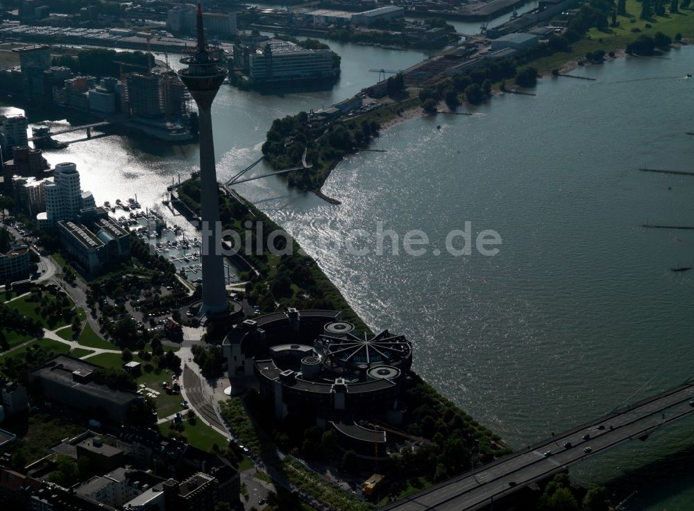 Luftbild Düsseldorf - Gelände des Medienhafen Düsseldorf am Ufer des Rheins im Bundesland Nordrhein-Westfalen