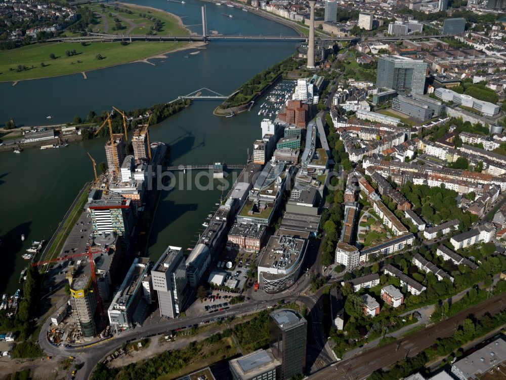 Luftbild Düsseldorf - Gelände des Medienhafen Düsseldorf am Ufer des Rheins im Bundesland Nordrhein-Westfalen