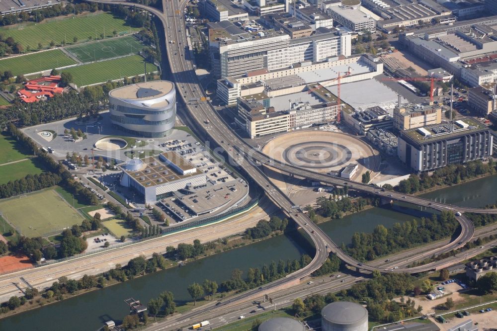 Luftaufnahme Stuttgart - Gelände am Mercedes-Benz Museum in Stuttgart im Bundesland Baden-Württemberg