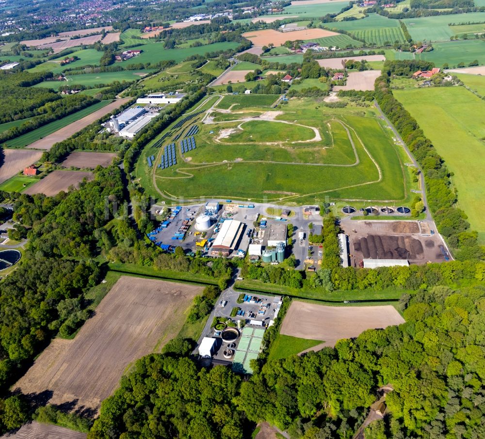 Luftaufnahme Münster - Gelände Müll- und Recycling- Sortieranlage mit Löschwasserentnahmestelle an der Zentraldeponie II Zum Heidehof in Münster im Bundesland Nordrhein-Westfalen, Deutschland